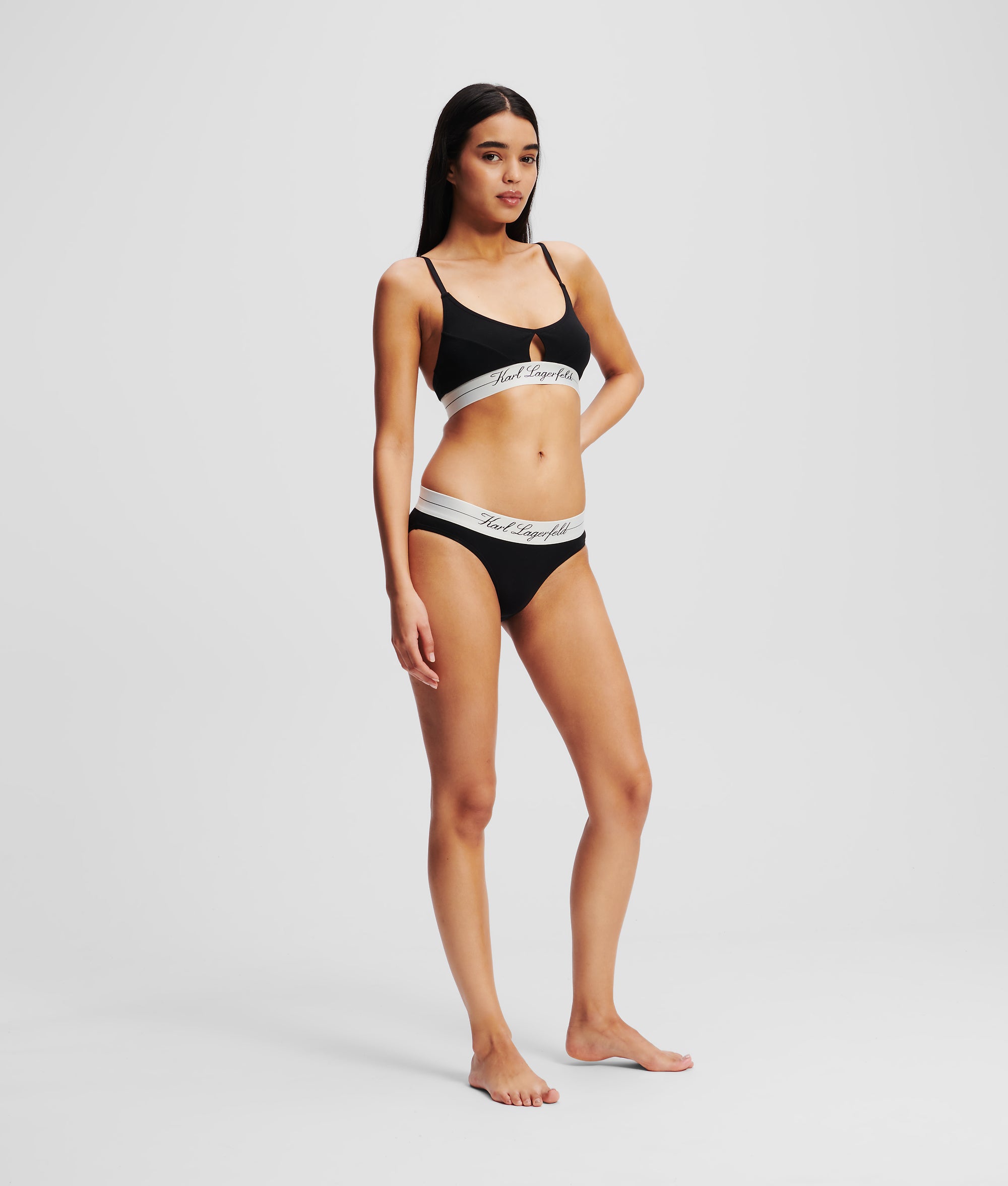 HOTEL KARL PEEPHOLE BRA - Image 5