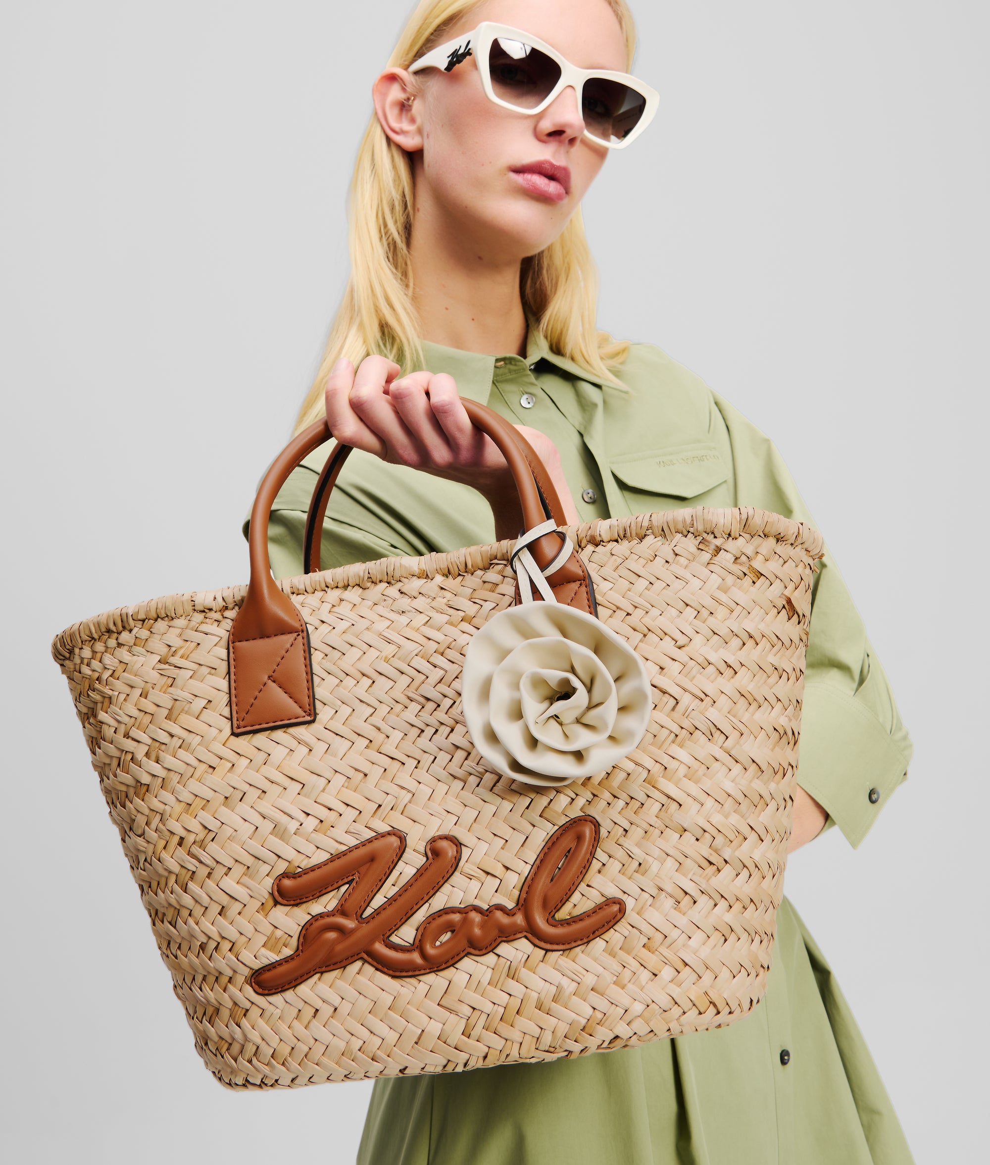 K/SIGNATURE MEDIUM RAFFIA TOTE BAG - Image 2