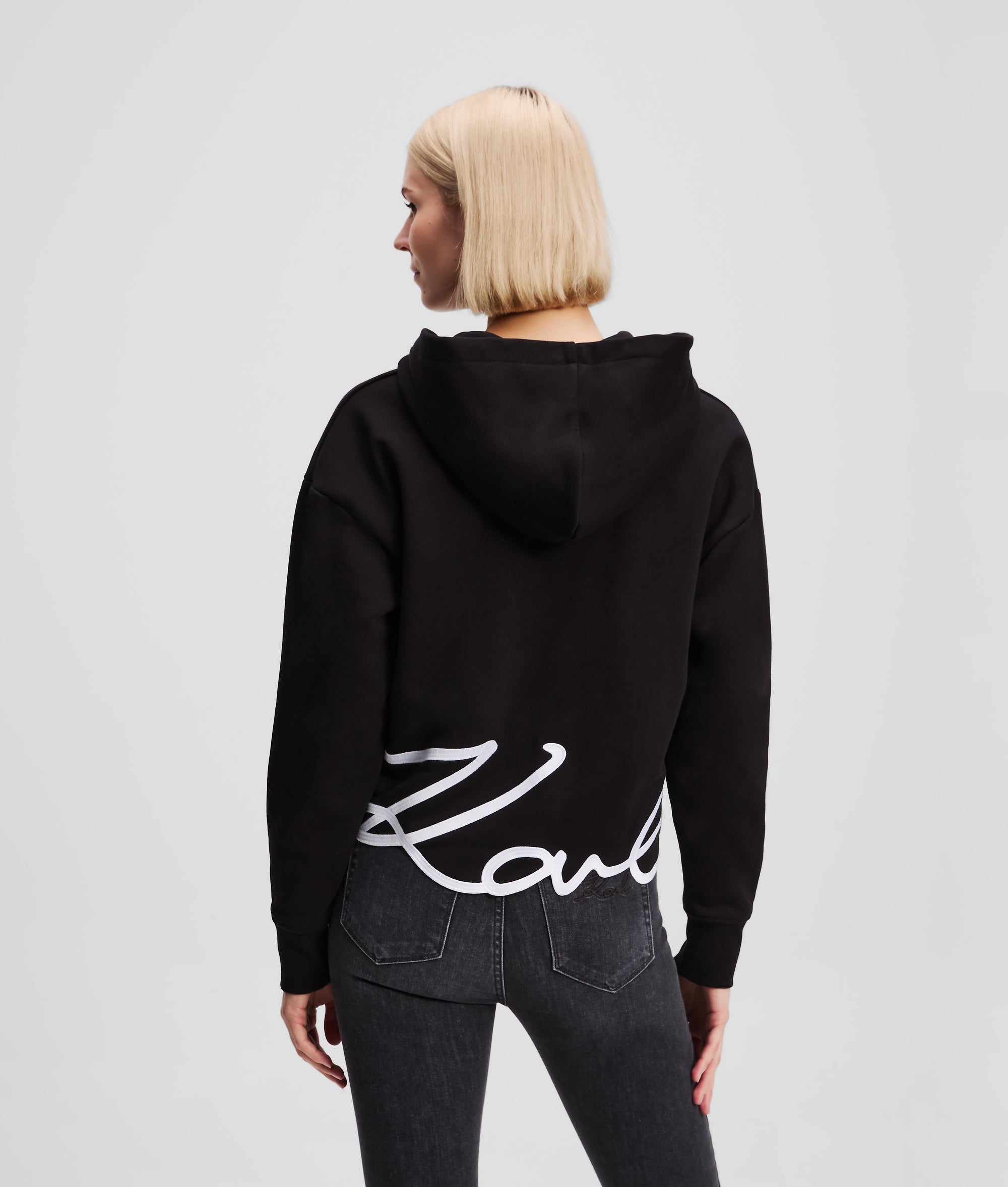 SIGNATURE ZIP-UP HOODIE